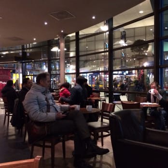 Starbucks - Druk op dinsdagavond - Coffee & Tea Near Me - Amsterdam, New Hampshire