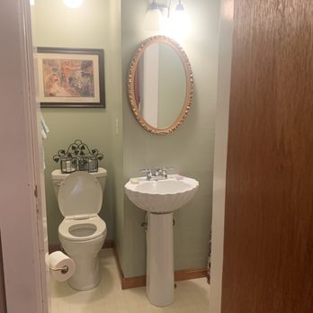 Victoria On Main - Guest room En-suite Bathroom - Bed & Breakfast Near Me - Corry, Pennsylvania