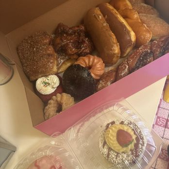 Friendly Donuts - Premium Classic Dozen - Donuts Near Me - Orange, California Friendly Donuts - Premium Classic Dozen - Donuts Near Me - Orange, California