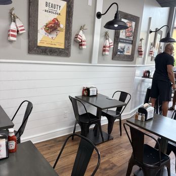 Mason's Famous Lobster Rolls - Seating - Seafood Near Me - Estero, Florida Mason's Famous Lobster Rolls - Seating - Seafood Near Me - Estero, Florida