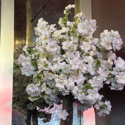 One Eyed Jack Pub & Grill - Floral Decor