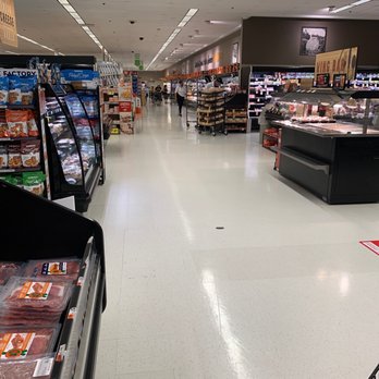 Shaw's - the inside of a grocery store - Grocery Near Me - Braintree, Massachusetts