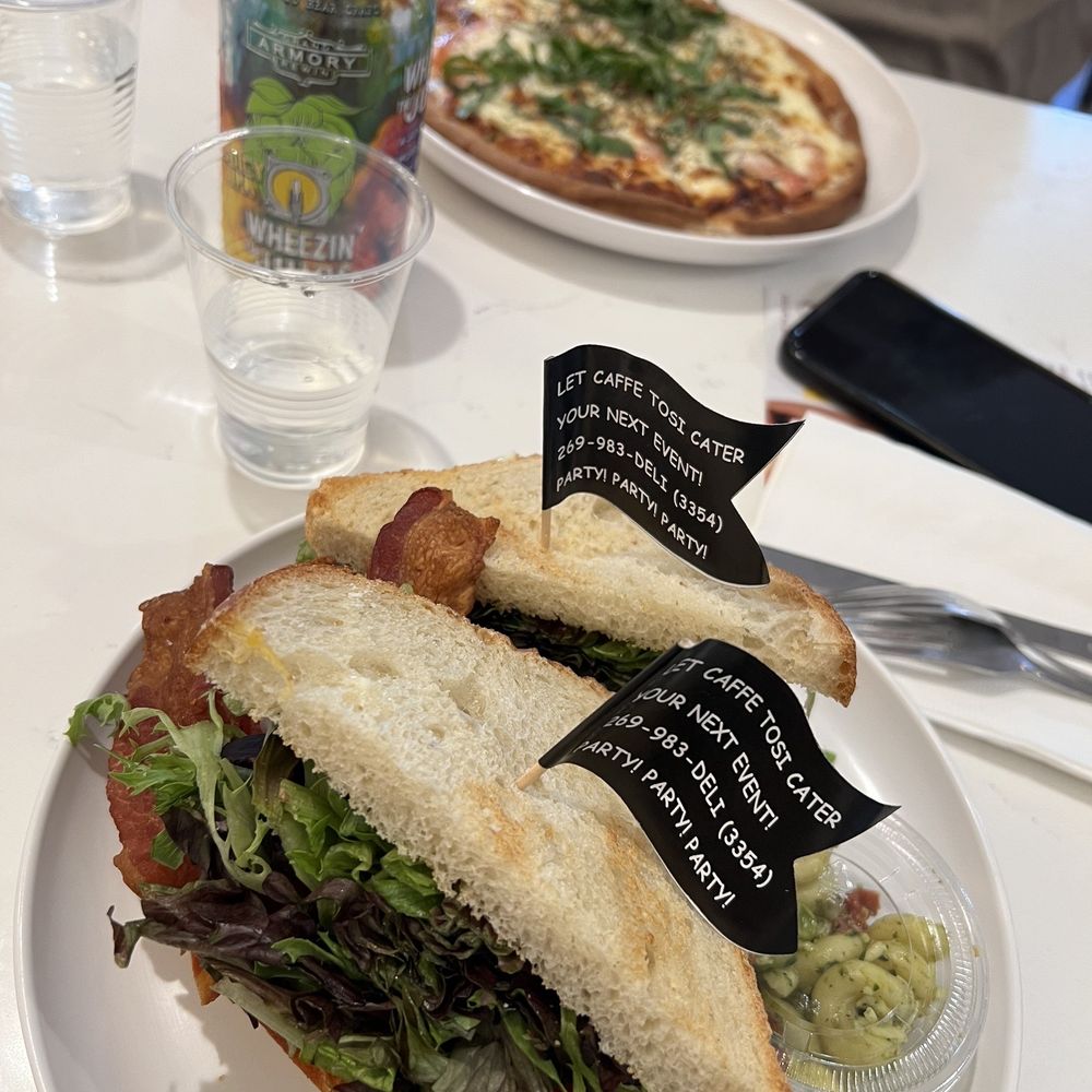 BLT, Margherita Pizza