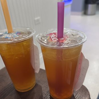 Arctic Spoon - Lychee teamonade with peach popping and peach teamonade with mango popping - Ice Cream & Frozen Yogurt Near Me - Wheeling, Illinois