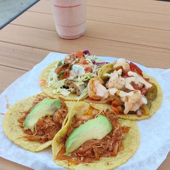 Guisados - Tinga pollo, camarones, y pescado tacos con uno horchata de fresca. - Tacos Near Me - Long Beach, California Guisados - Tinga pollo, camarones, y pescado tacos con uno horchata de fresca. - Tacos Near Me - Long Beach, California
