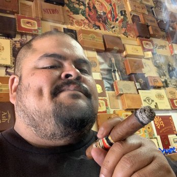 Robusto Cigars - @mikegthatsnice (IG -fb- Twitter) - Tobacco Shops Near Me - Arcadia, California