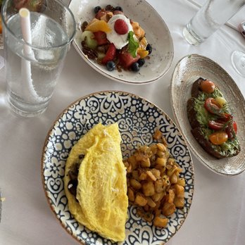 Sequoia - Homemade Granola & Yogurt Smoked Salmon Avocado Toast Wild Mushroom Omelet - New American Near Me - Washington, DC, District of Columbia Sequoia - Homemade Granola & Yogurt Smoked Salmon Avocado Toast Wild Mushroom Omelet - New American Near Me - Washington, DC, District of Columbia