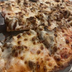 Bulldog Pizza Etc - Sausage and Mushroom on thin crust for the win