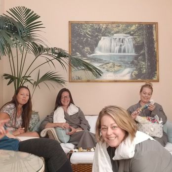 Waterstone Spa - Bachelorette party group in the solarium room - Massage Near Me - Ashland, Oregon Waterstone Spa - Bachelorette party group in the solarium room - Massage Near Me - Ashland, Oregon