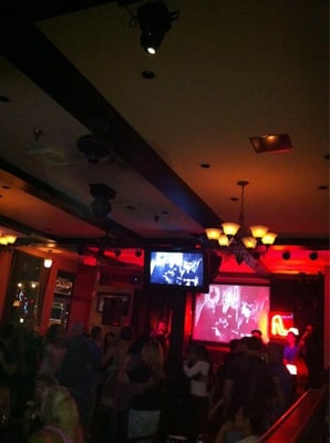 Henry's Pub by null