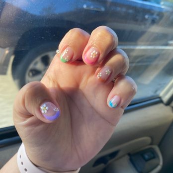 Modern Chic Nail Bar - Nail Salons Near Me - Thousand Oaks, California
