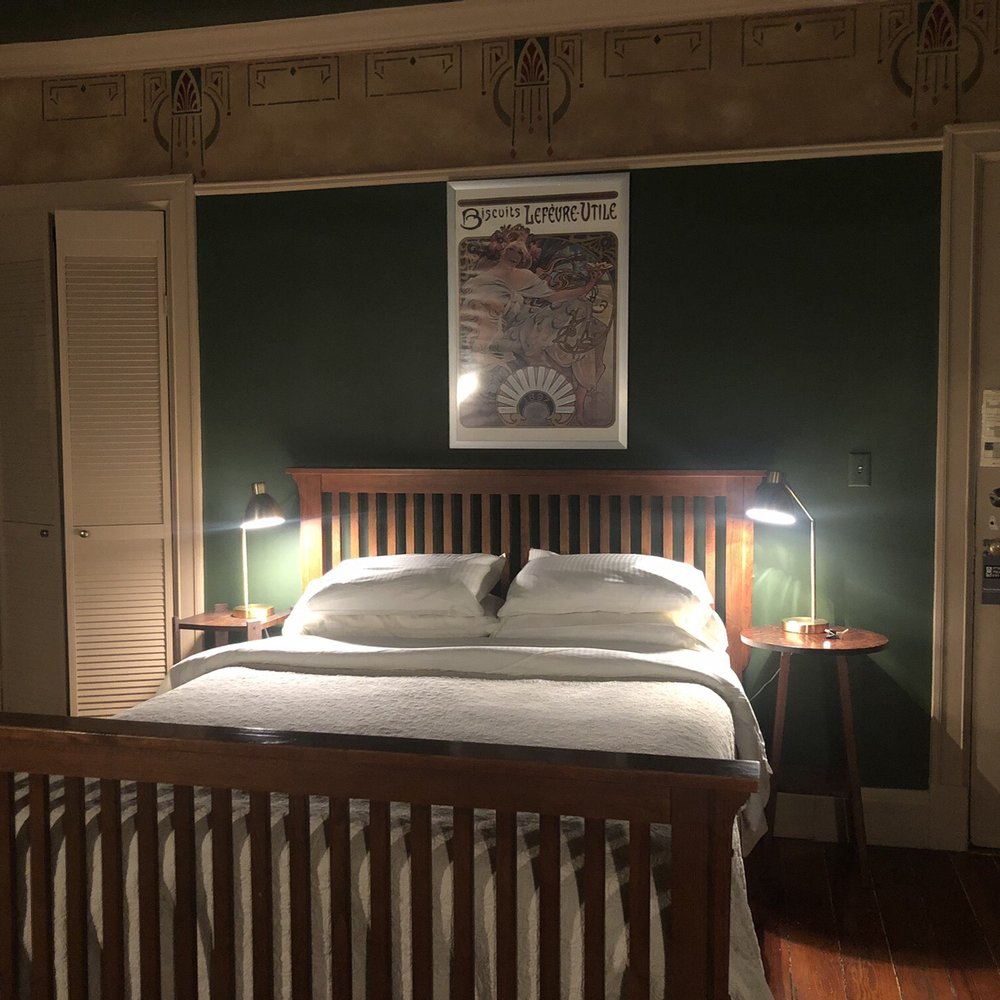 Stone Soup Inn - Hotels Near Me - Indianapolis, Indiana Stone Soup Inn - Hotels Near Me - Indianapolis, Indiana