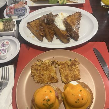 Half & Half - Eggs Benedict, crunchy French toast, huevos rancheros - Sandwiches Near Me - Reading, Massachusetts