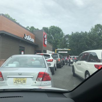 Jollibee - Long line in the drive thru - Fast Food Near Me - Edison, New Jersey Jollibee - Long line in the drive thru - Fast Food Near Me - Edison, New Jersey