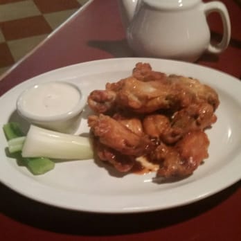 Me-n-Ed's Pizzeria - Hot wings with blue cheese dip - Pizza Near Me - Burnaby, British Columbia