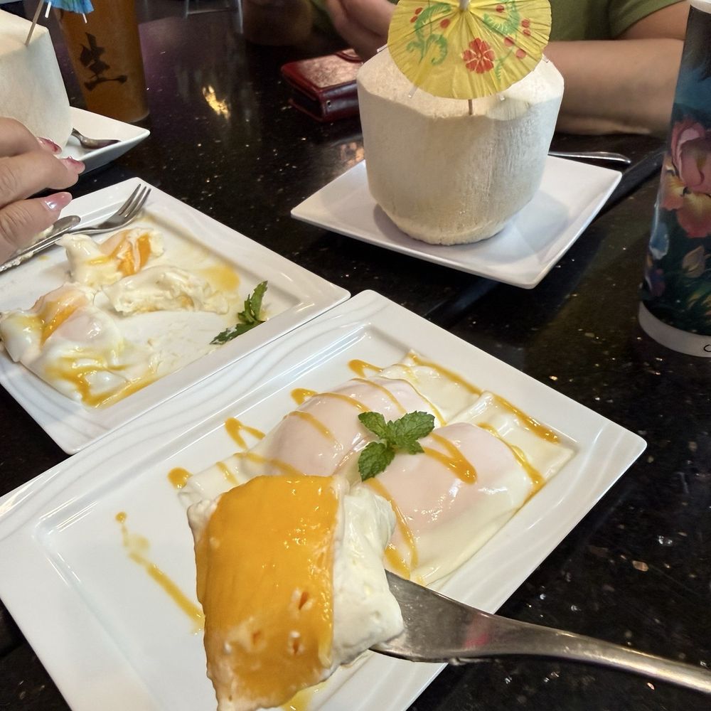 Premier Dessert Art - Big pieces of mango - Desserts Near Me - Monterey Park, California Premier Dessert Art - Big pieces of mango - Desserts Near Me - Monterey Park, California