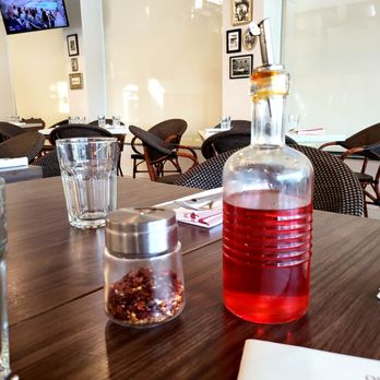 Osteria Al Centro - 餐廳自制的義式辣椒油和辣椒粉 - Italian Near Me - Vancouver, British Columbia Osteria Al Centro - 餐廳自制的義式辣椒油和辣椒粉 - Italian Near Me - Vancouver, British Columbia