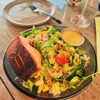 Hau Tree - Miso caesar salad with salmon - Seafood Near Me - Honolulu, Hawaii Hau Tree - Miso caesar salad with salmon - Seafood Near Me - Honolulu, Hawaii