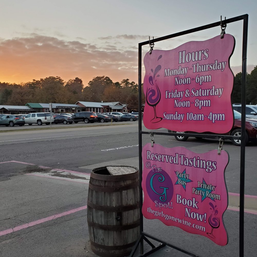 a sign in a parking lot a sign in a parking lot