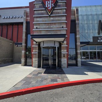 BJ's Restaurant & Brewhouse - New American Near Me - Montebello, California