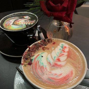 Niu - Glitter and black rainbow coffee - Cafes Near Me - Nuremberg, BY
