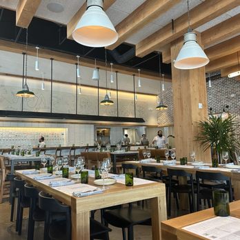 Sixty Vines - Atmosphere - Wine Bars Near Me - Gaithersburg, Maryland Sixty Vines - Atmosphere - Wine Bars Near Me - Gaithersburg, Maryland