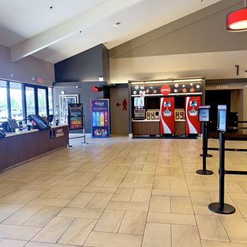 AMC Bakersfield 6 - Cinema Near Me - Bakersfield, California