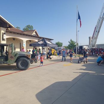 SouthStar Bank - Touch-a-Truck community event 2023 - Banks & Credit Unions Near Me - Leander, Texas SouthStar Bank - Touch-a-Truck community event 2023 - Banks & Credit Unions Near Me - Leander, Texas