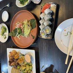 Seaweed salad, Alaska roll filet mignon and shrimp hibachi, tuna tataki. So good and service amazing!! Seaweed salad, Alaska roll filet mignon and shrimp hibachi, tuna tataki. So good and service amazing!!