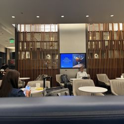 Delta Sky Club - So comfortable here