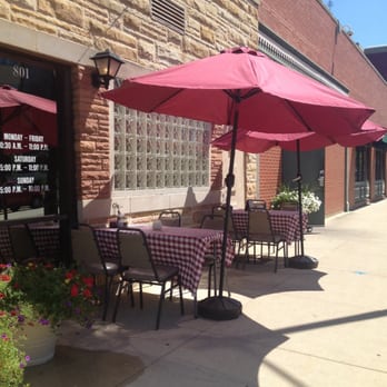 Saputo's - Outside dining at Saputos - Italian Near Me - Springfield, Illinois