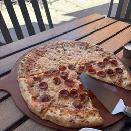 Large pizza (1/2 pepperoni)