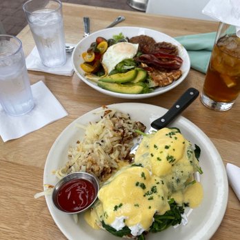 Martha's - American Near Me - Hermosa Beach, California