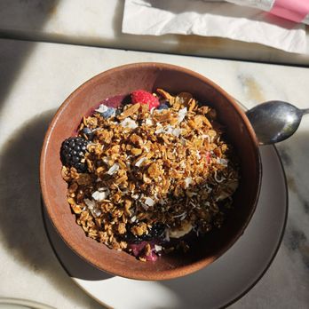 LEORA - Acai bowl - Breakfast & Brunch Near Me - Beverly Hills, California LEORA - Acai bowl - Breakfast & Brunch Near Me - Beverly Hills, California