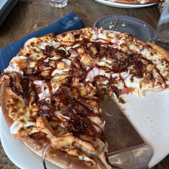The Windward - BBQ pizza - Salad Near Me - Manistee, Michigan