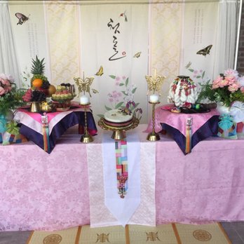 Marais Photography - The dol table. They have fake fruit that you can use (we brought real fruit). You have to provide your own dduk. (Silk) flowers provided. - Session Photography Near Me - Annandale, Virginia