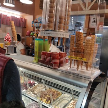 Frigidarium - Different size cones and cups, both have €2, €3, and €4 sizes. - Ice Cream & Frozen Yogurt Near Me - Rome, RM