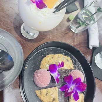Slate Table + Bar - Salted caramel crunch dessert and dessert dreamsicle drink (alcoholic) - Wine Bars Near Me - League City, Texas Slate Table + Bar - Salted caramel crunch dessert and dessert dreamsicle drink (alcoholic) - Wine Bars Near Me - League City, Texas