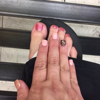 La Flora Nails - My birthday is this weekend and I got my nails done here. Susy is the best. Amazing job - Nail Salons Near Me - Studio City, California