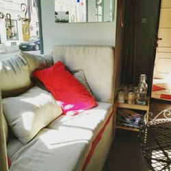 Le Petit Paris - Klein aber fein :-) im hintern Teil gibt es auch noch ein paar Plätze!