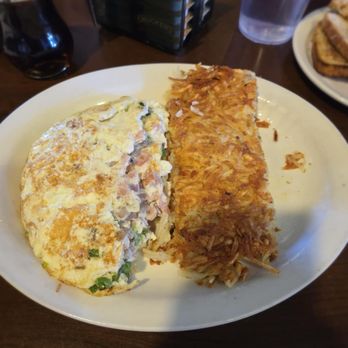 Bisbee Breakfast Club - Denver omelette sub egg white and no cheese & hash brown - Breakfast & Brunch Near Me - Chandler, Arizona Bisbee Breakfast Club - Denver omelette sub egg white and no cheese & hash brown - Breakfast & Brunch Near Me - Chandler, Arizona