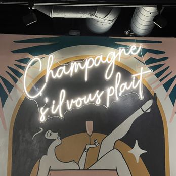 Flutes Champagne Bar - Wine Bars Near Me - Winter Park, Florida