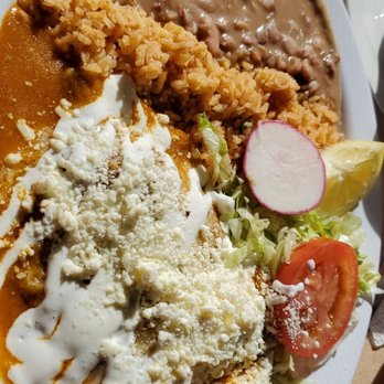 Taqueria Maranatha - Chille relleno combo plate - Mexican Near Me - Madera, California Taqueria Maranatha - Chille relleno combo plate - Mexican Near Me - Madera, California