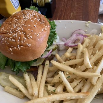 Diamondback Grill - Cheeseburger with garlic fries - Wine Bars Near Me - Sonora, California Diamondback Grill - Cheeseburger with garlic fries - Wine Bars Near Me - Sonora, California
