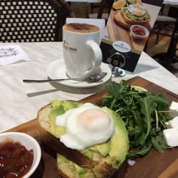 Shingle Inn - Avo & poached egg