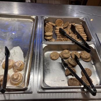 John's Incredible Pizza - Montclair - Chocolate chips cookies might be wheat cookies - Arcades Near Me - Montclair, California