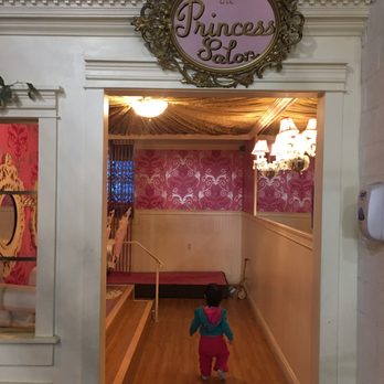 Twinkle Playspace - Princess parlor - Recreation Centers Near Me - Brooklyn, New York