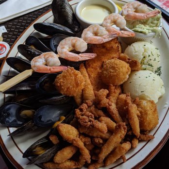 The Chowder House - Fisherman's platter - Seafood Near Me - Neils Harbour, Nova Scotia The Chowder House - Fisherman's platter - Seafood Near Me - Neils Harbour, Nova Scotia