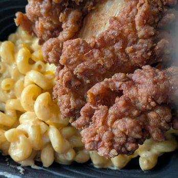 Burnt Chicken - Mac and cheese with chicken breast - Burgers Near Me - Saint Paul, Minnesota Burnt Chicken - Mac and cheese with chicken breast - Burgers Near Me - Saint Paul, Minnesota