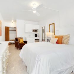 Room 2 - Queen Room